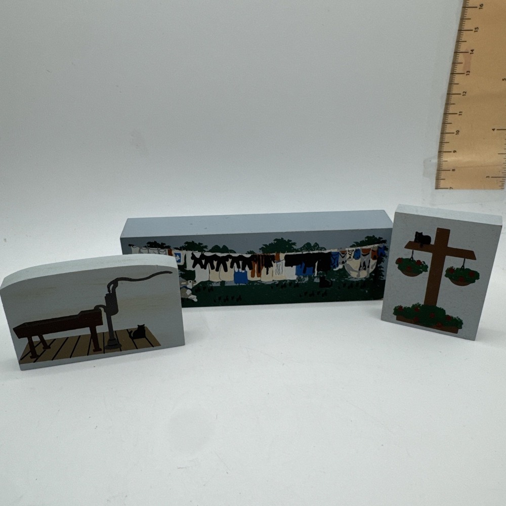 The Cat's Meow Village Wood Shelf Sitter Lot 3pc Amish Clothesline Flower Pole